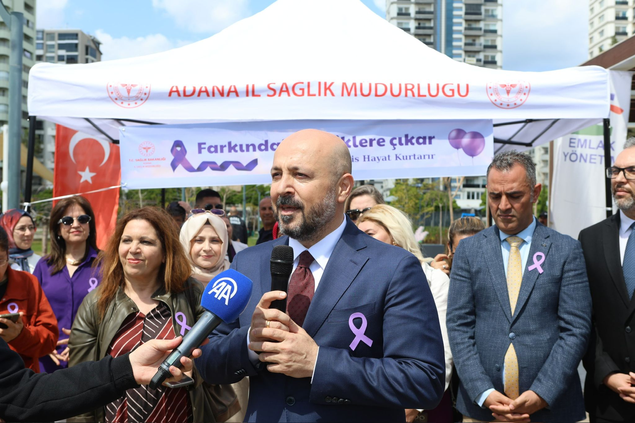 Kanser Farkındalığı için  mor balon uçurdular