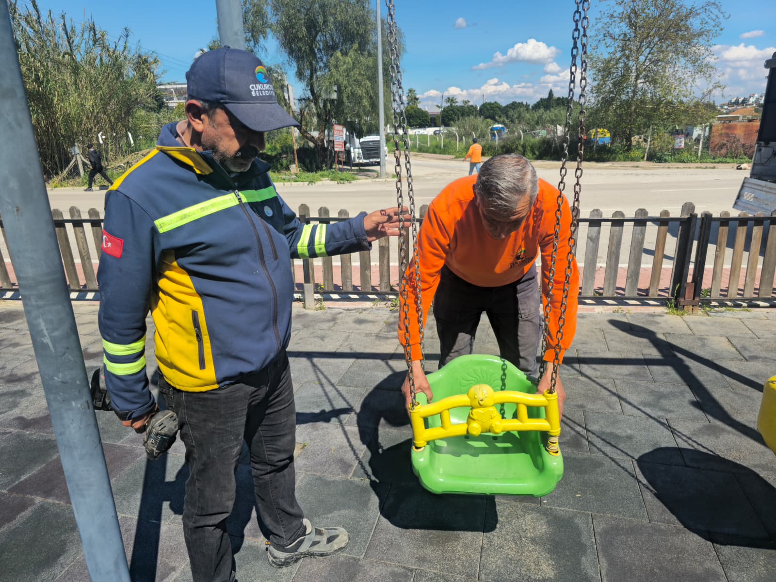 ÇUKUROVA BELEDİYESİ’NDEN PARK VE YEŞİL ALANLARDA YOĞUN MESAİ