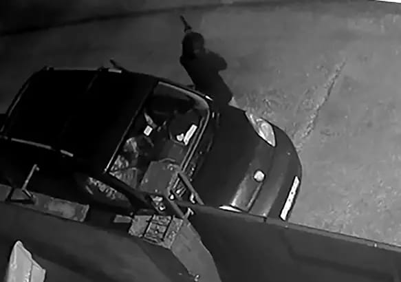 Eve Ateş Açtığı Anlar Kamerada