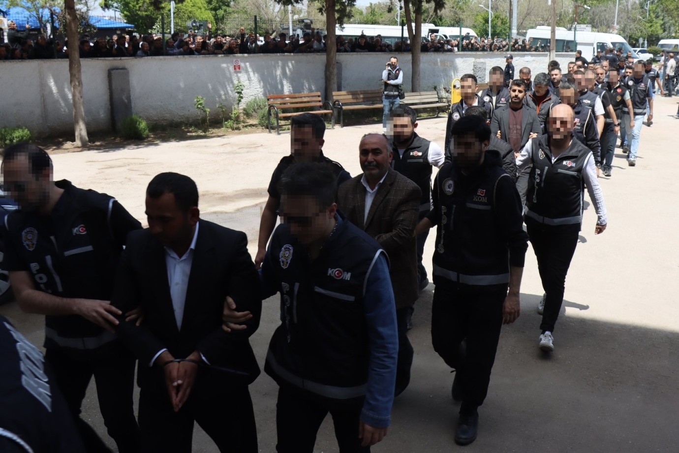 AKP’li Başkan ve 28 Şüpheli Tutuklandı