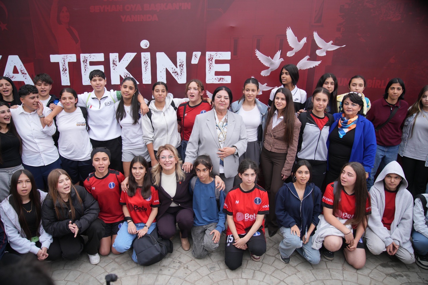 SEYHAN’IN İRADESİNE KELEPÇE VURULAMAZ: OYA TEKİN İÇİN ADALET NÖBETİ