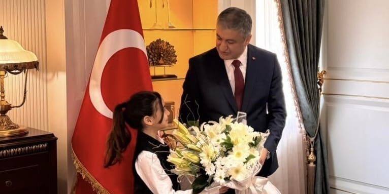 Çocuk Vali temizlikten yakındı