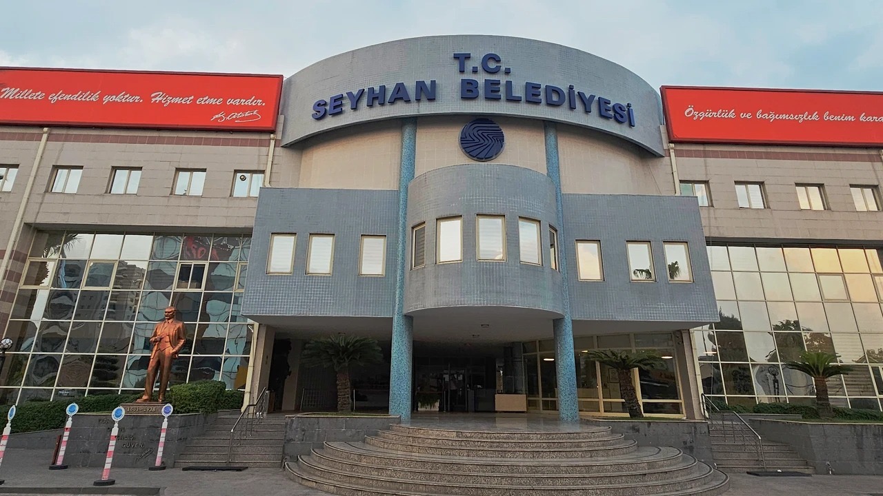 Bayram öncesi Seyhan işçilerinin yüzü güldü