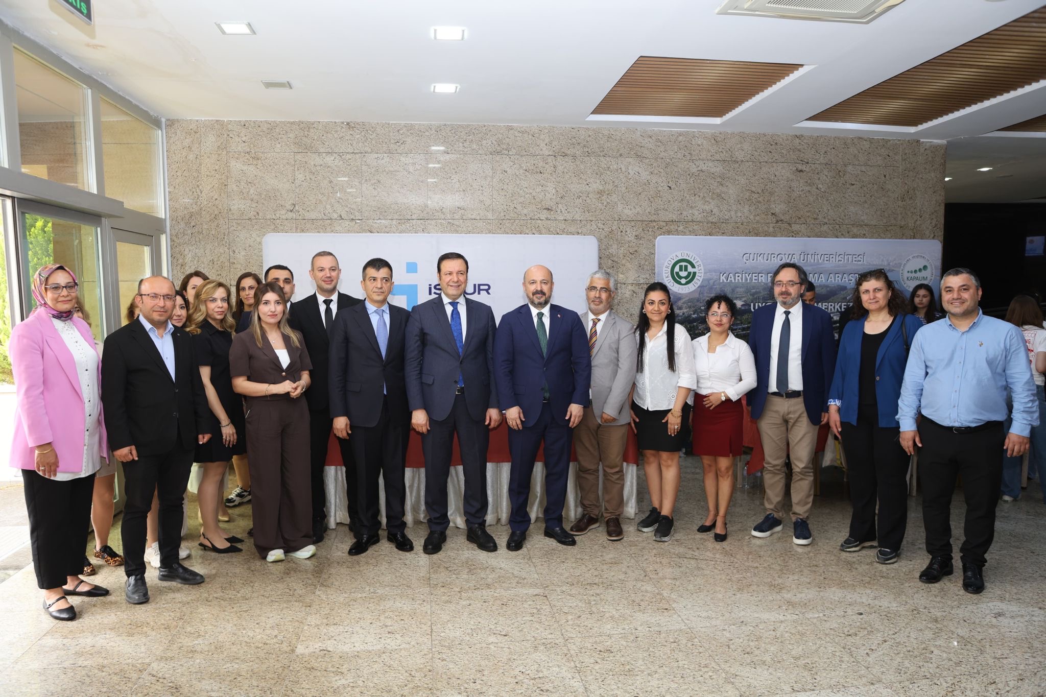 Nacar, Sağlık Kariyer Fuarında gençlere konuştu