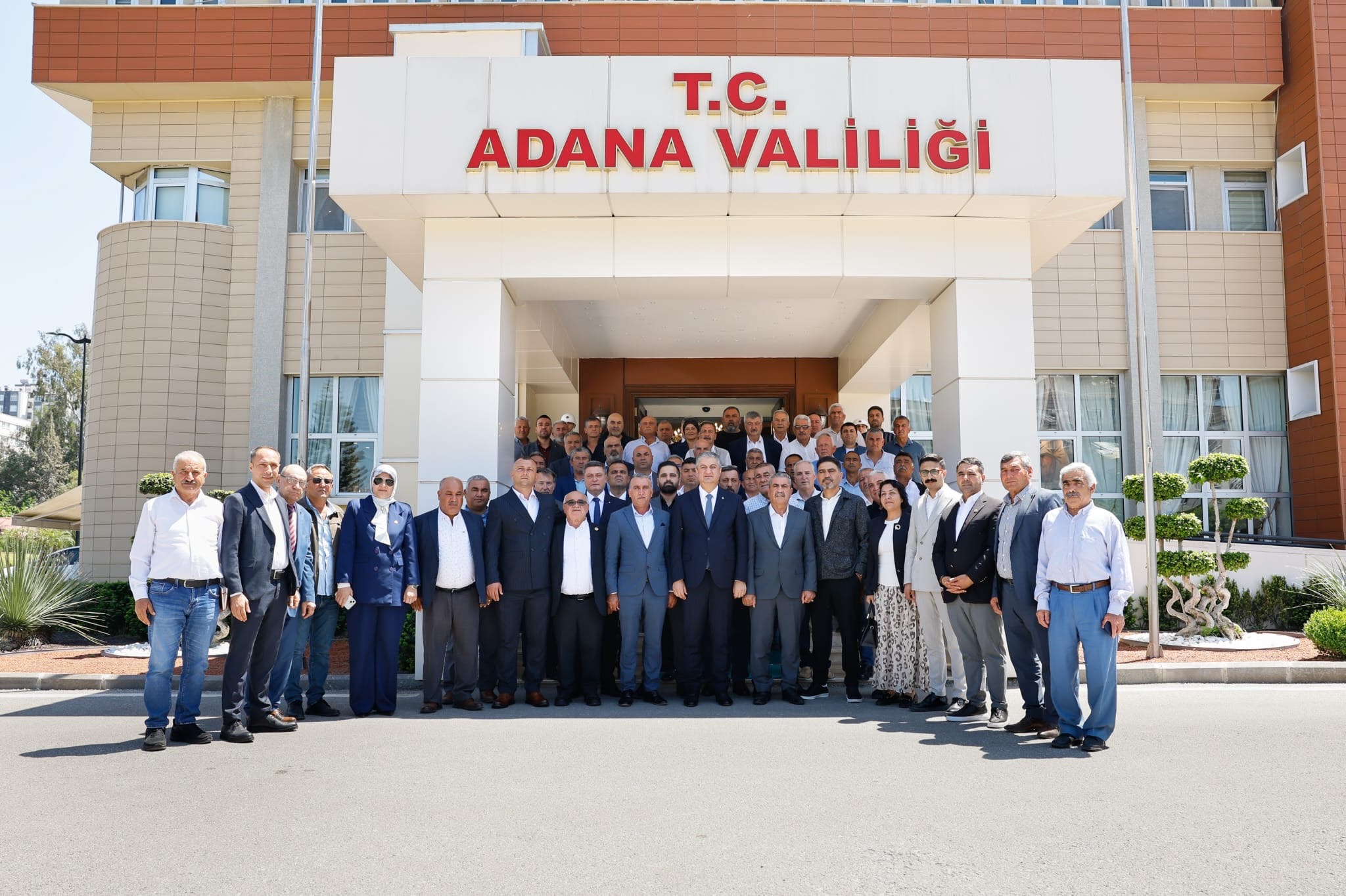 VALİ MUSTAFA YAVUZ MUHTARLARLA BİR ARAYA GELDİ