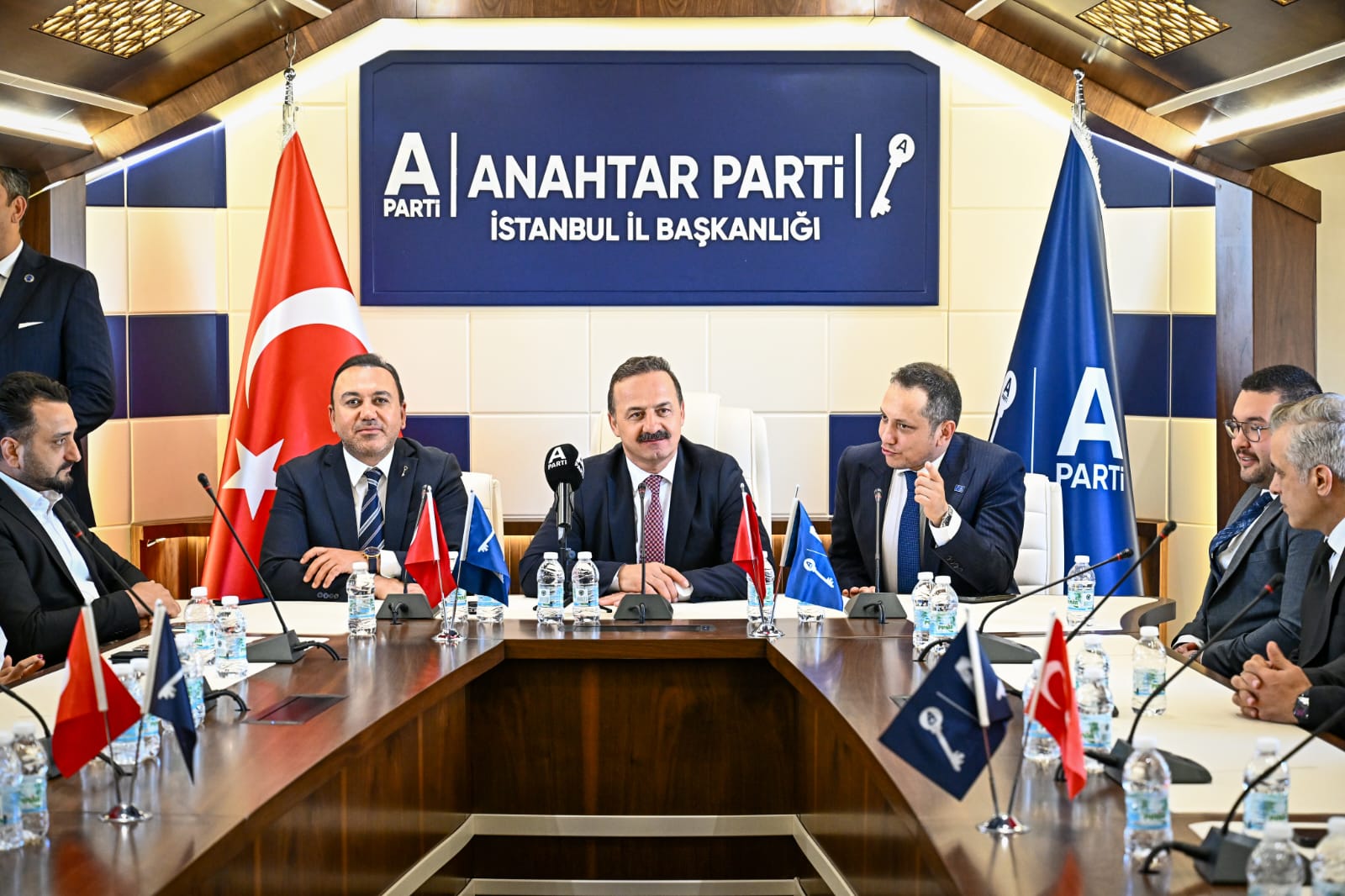 YAVUZ AĞIRALİOĞLU: SEÇMEN SANDIKTAN KOPMASIN!..