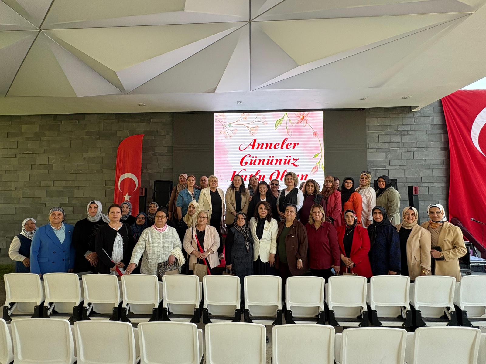 AK Parti Adana Kadın Kolları’ndan Şehit Annelerine Duygu Dolu Anneler Günü Programı