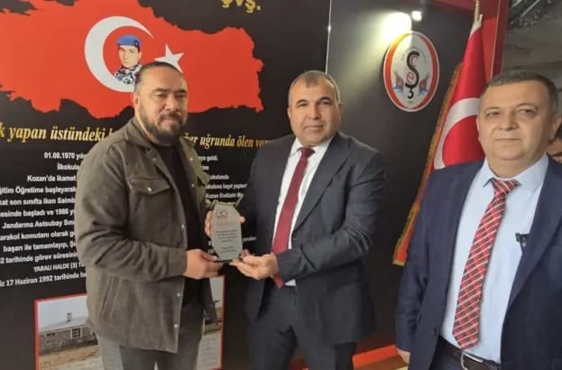 Ortaokula Anlamlı Şehitlik Köşesi