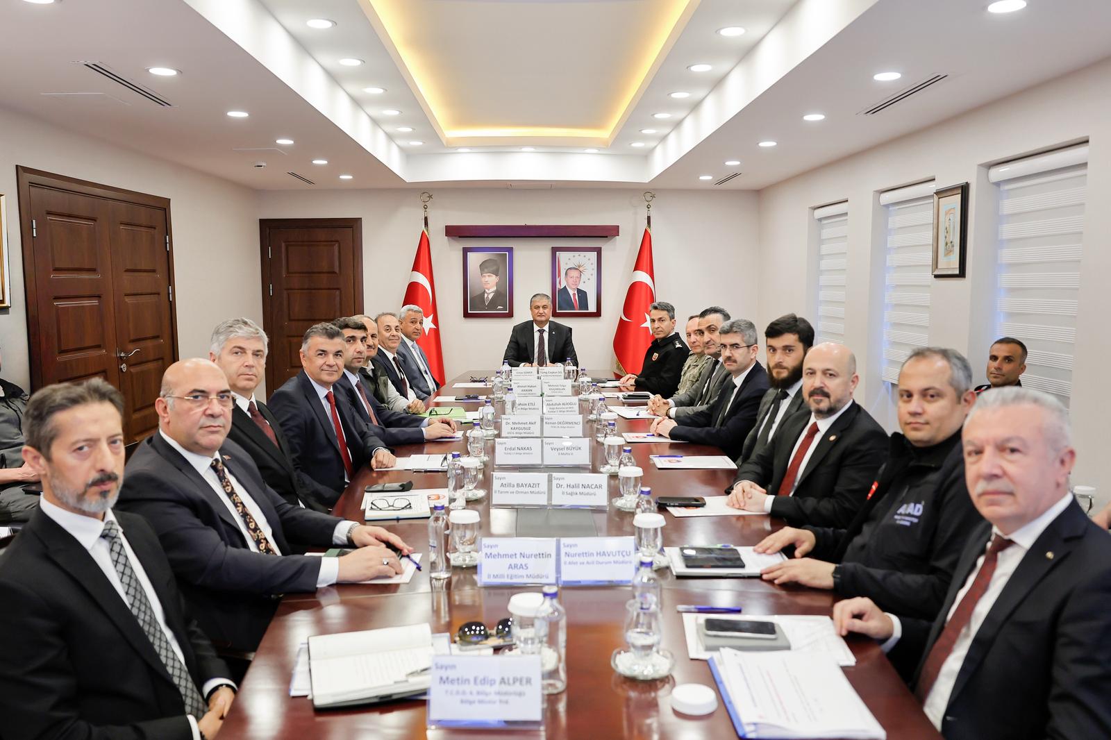 ORMAN YANGINLARINA KARŞI ALINACAK ÖNLEMLER VALİ MUSTAFA YAVUZ’UN BAŞKANLIĞINDA DEĞERLENDİRİLDİ