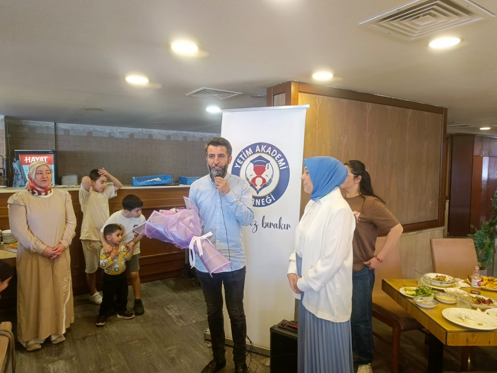 İyilik Derneği ve Yetim Vakfı Bayram Öncesi Çocukların Yüzünü Güldürdü