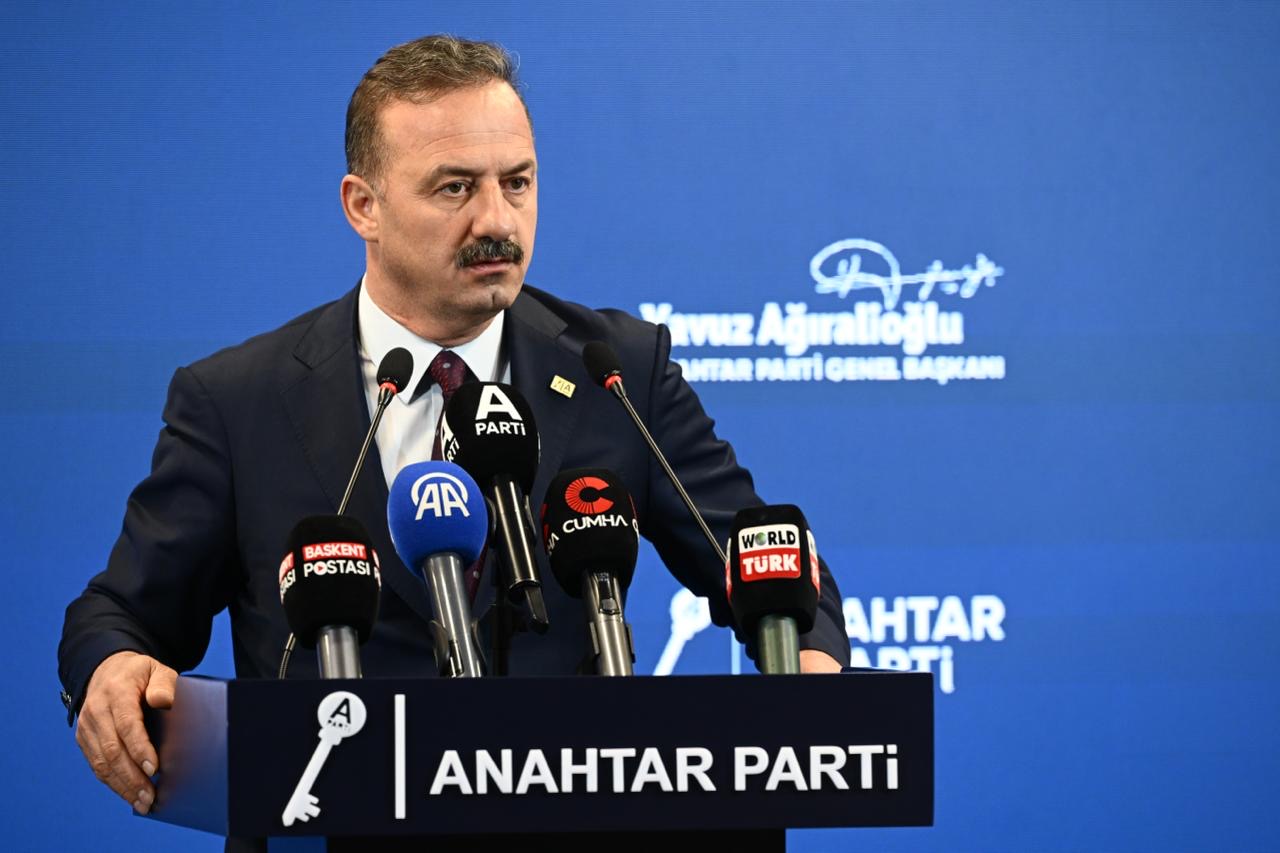 YAVUZ AĞIRALİOĞLU: ENFLASYONU DÜŞÜREMEDİNİZ, MEMLEKETİ DÜŞÜRDÜNÜZ!