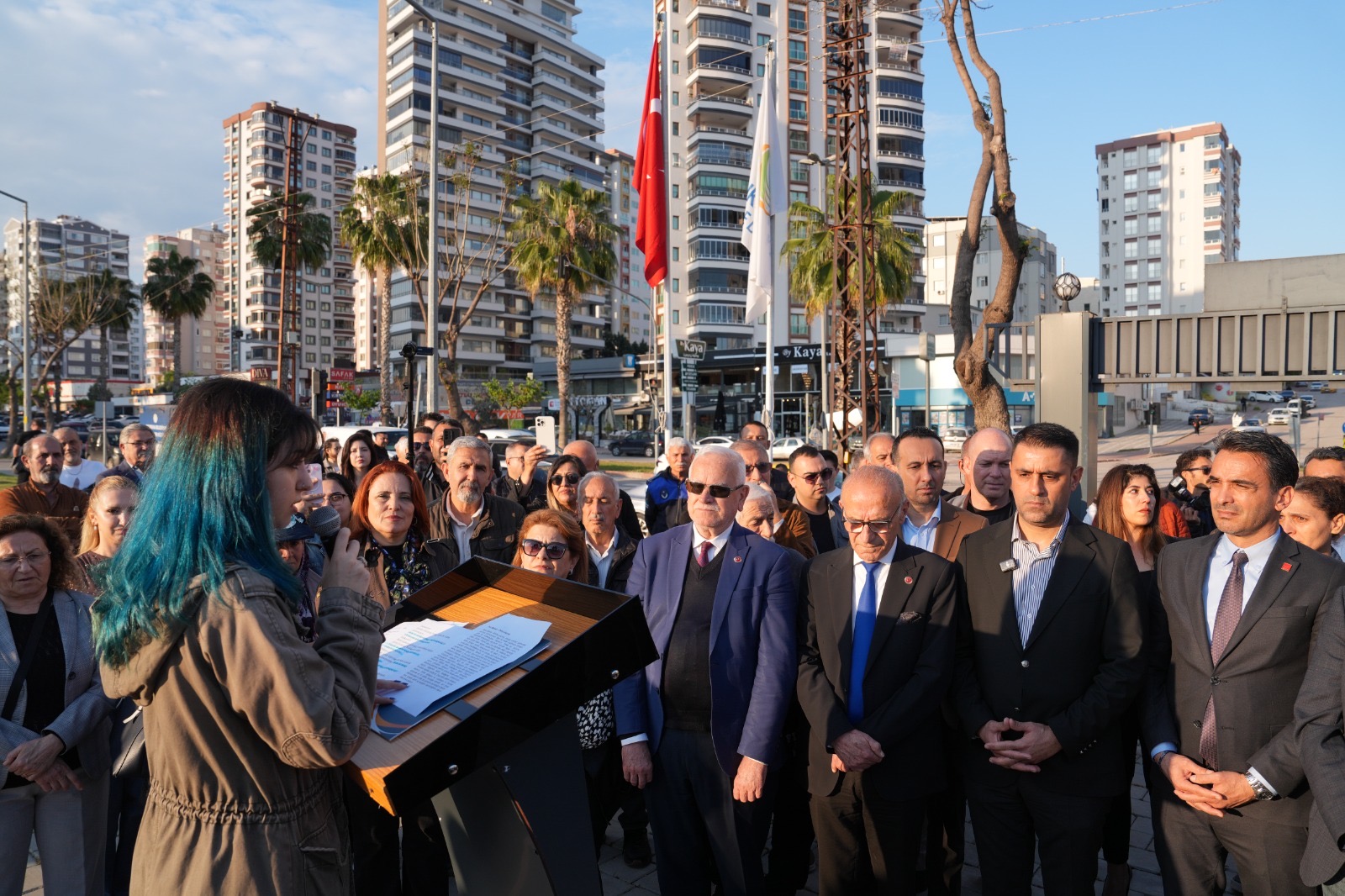 ÇUKUROVA’DA ÜÇ FİDAN ANMASINA YOĞUN KATILIM