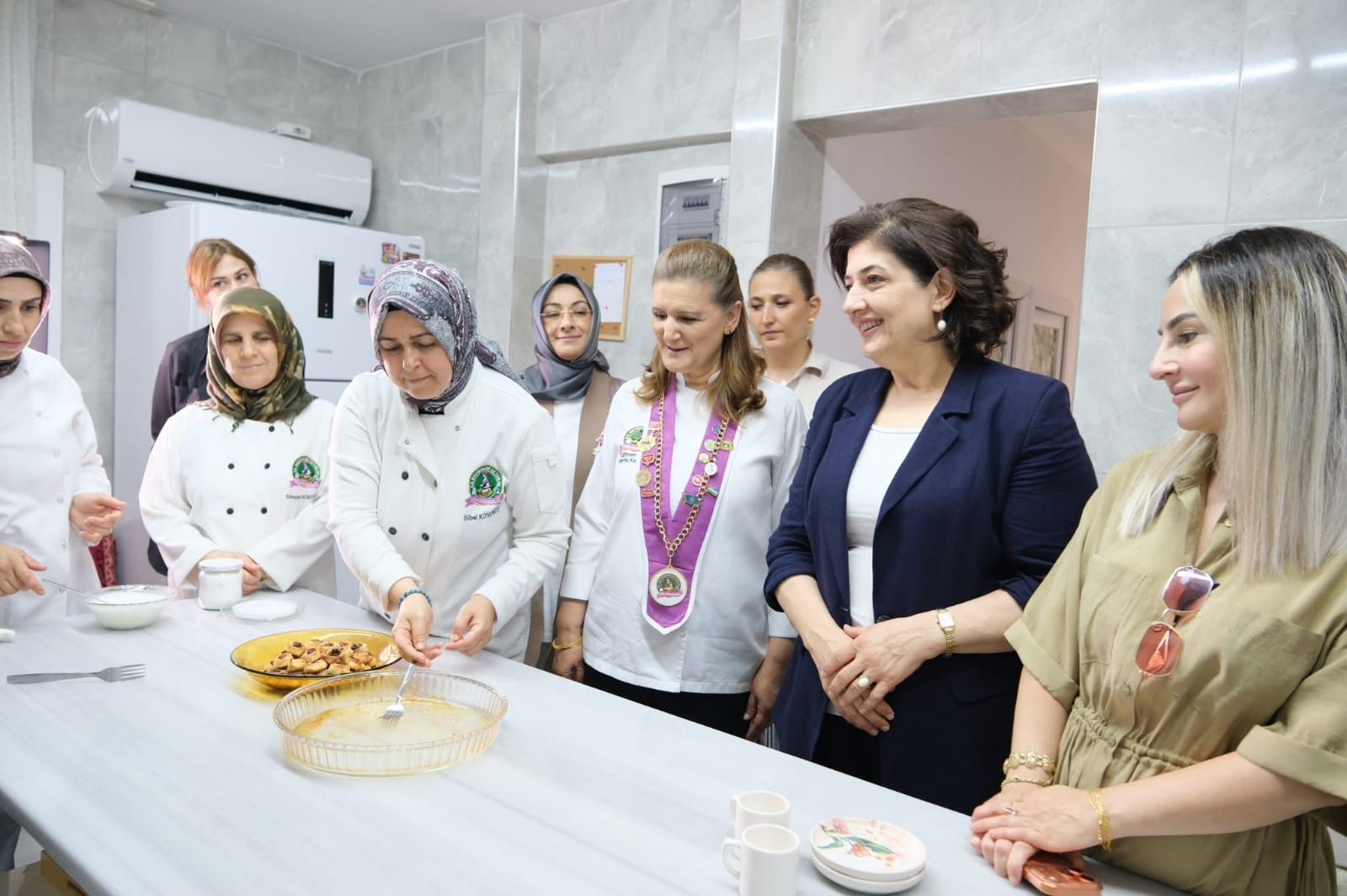 SÜREYYA YAVUZ HANIMEFENDİ, S.S. GASTRONOMİ SULTANLARI ÜRETİM VE İŞLETME KOOPERATİFİNİ ZİYARET ETTİ