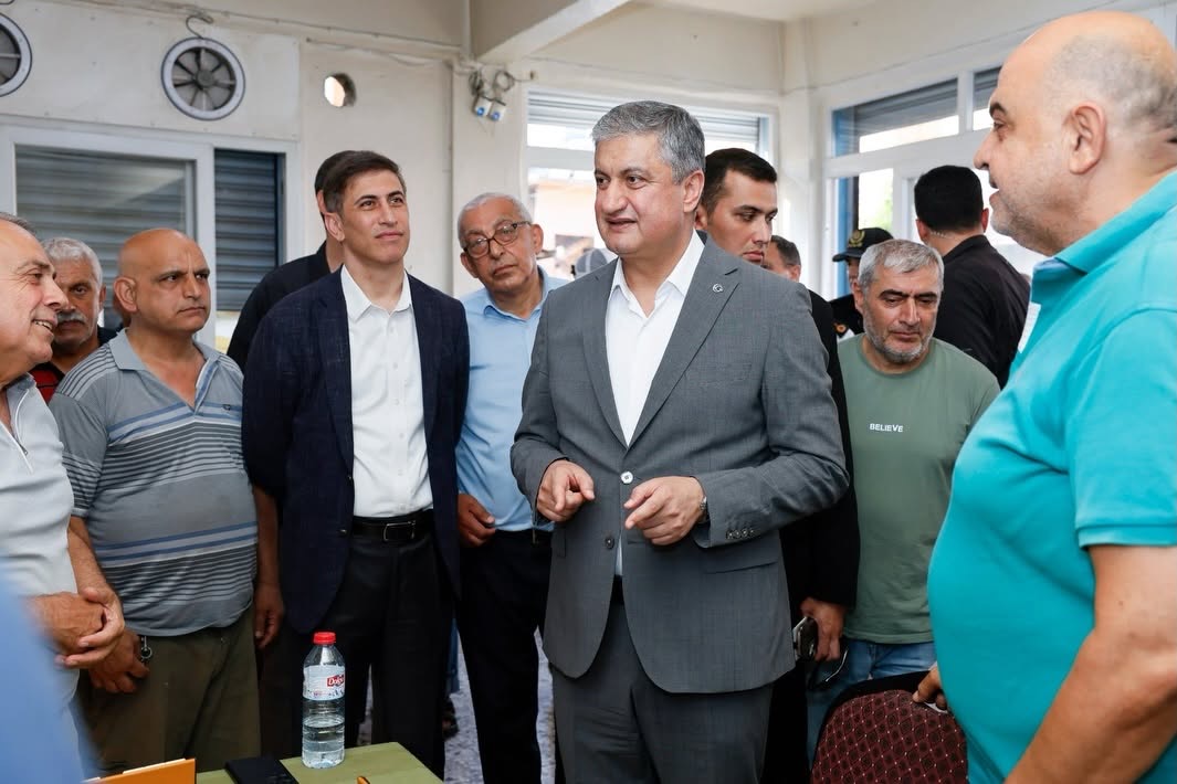 VALİ MUSTAFA YAVUZ’DAN YÜREĞİR’DE ESNAF VE VATANDAŞ ZİYARETİ