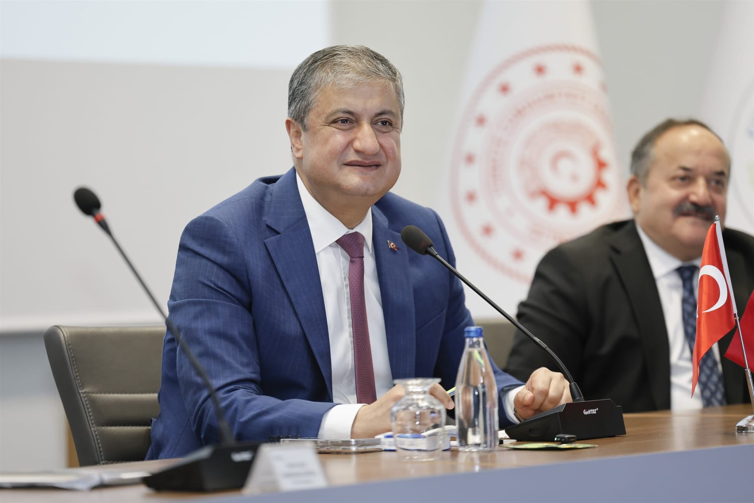 VALİ MUSTAFA YAVUZ SEYHAN’DA GÖREV YAPAN MUHTARLARIMIZLA BİR ARAYA GELDİ