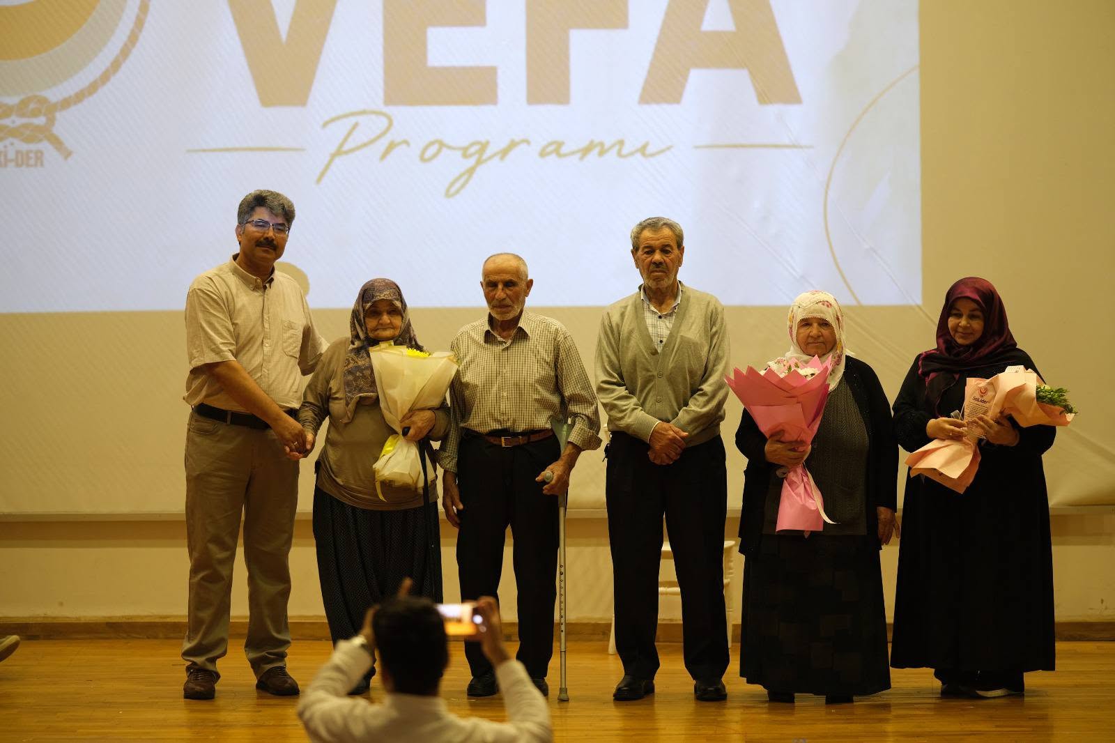 ADANA’NIN YAŞAR HOCASINA ANLAMLI VEFA VE VEDA PROGRAMI