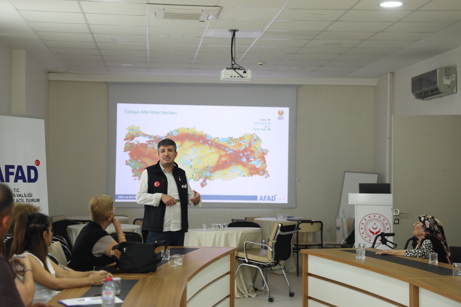 Huzurevinde Yaşayan Yaşlılar İçin Afet Farkındalık Eğitimi Düzenlendi