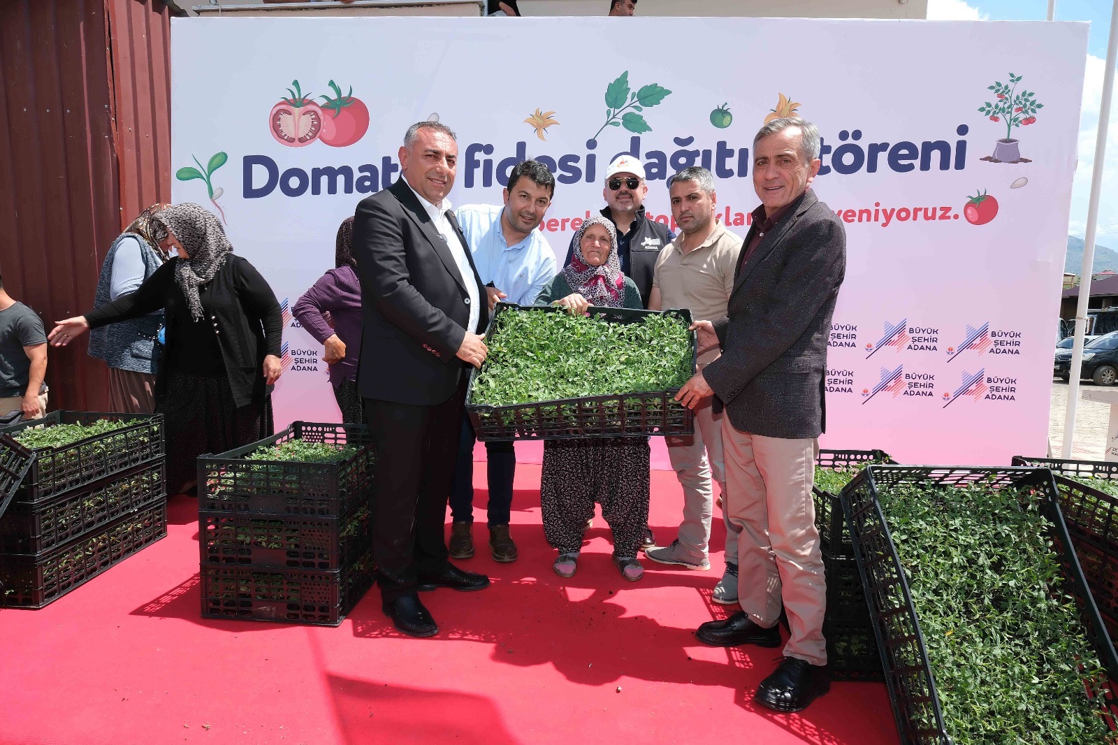 Adana Büyükşehir Belediyesi sosyal belediyecilik anlayışından taviz vermiyor