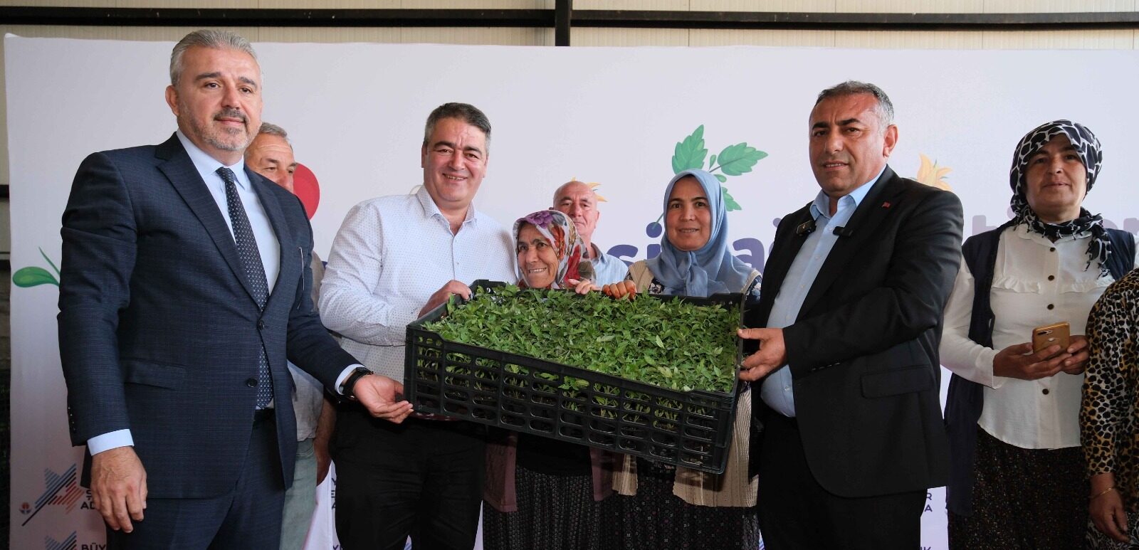 Büyükşehir’den Aladağ üreticisine 400 bin domates fidesi…