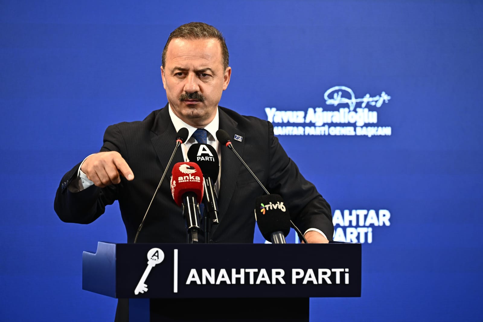 YAVUZ AĞIRALİOĞLU: MAZARET İKTİDARI MEMLEKETİ YÖNETEMİYOR
