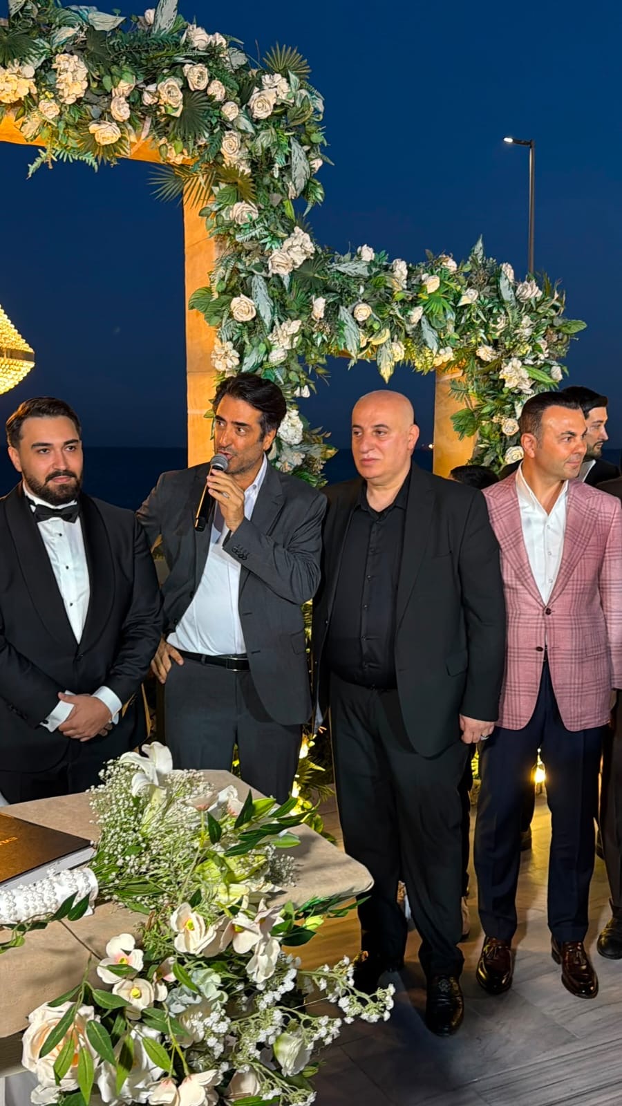 ÜNLÜ İSİMLER NİKAH ŞAHİDİ OLDU