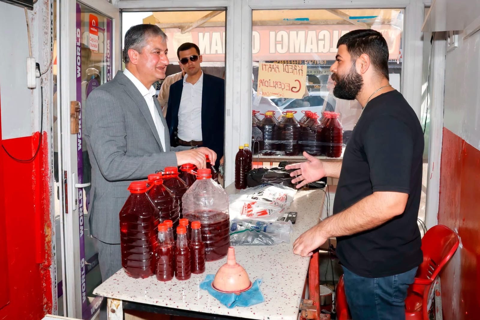 VALİ MUSTAFA YAVUZ SEYHANLI ESNAF VE VATANDAŞLARIMIZLA BİR ARADA