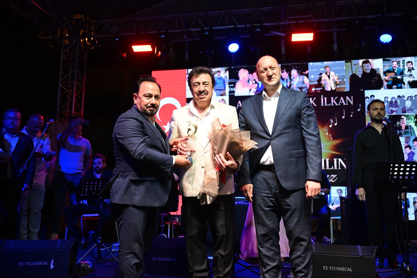AHMET SELÇUK İLKAN’IN 50. SANAT YILI YOLCULUĞU ADANA’DAN BAŞLADI