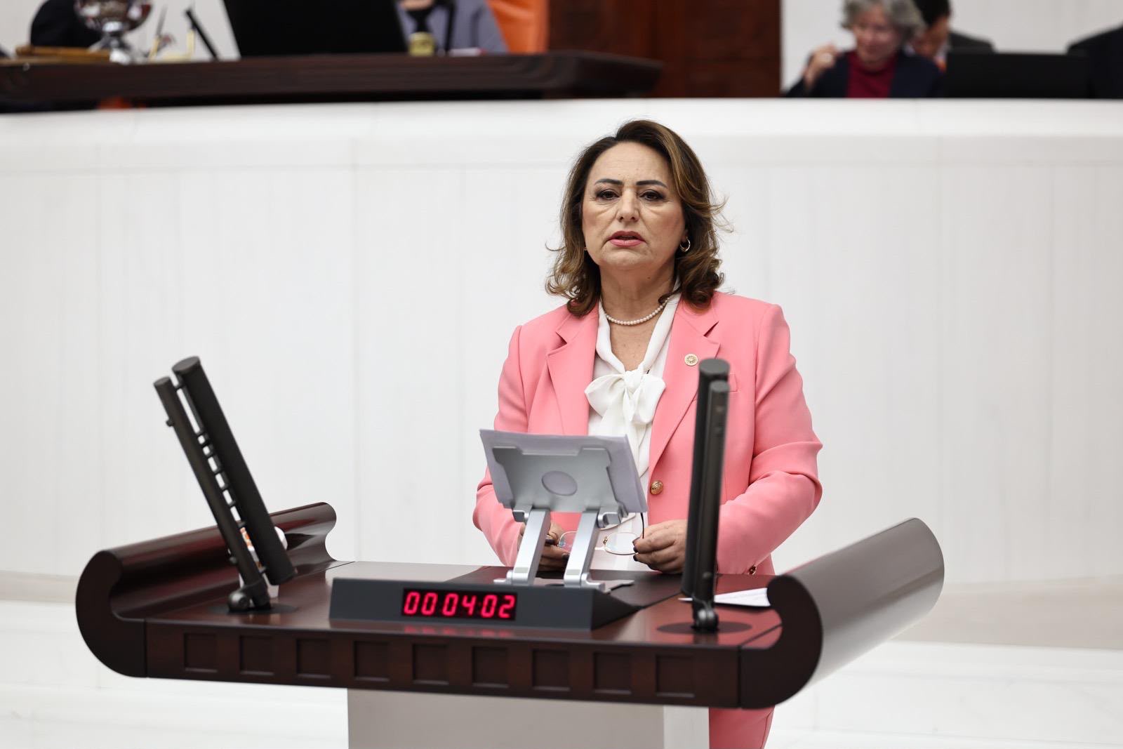 “Çare liyakat, çare bilimdir”