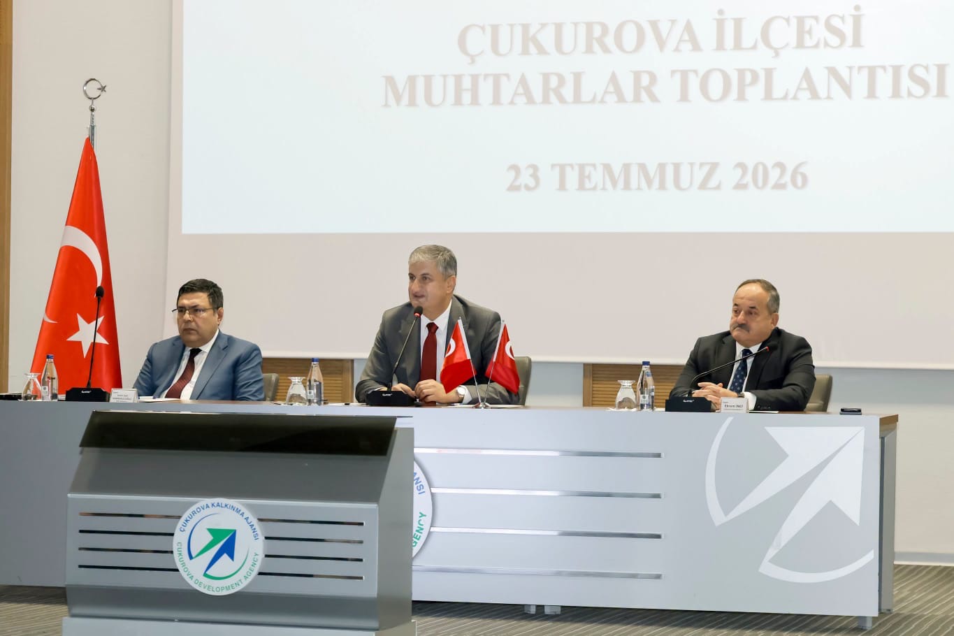 VALİ MUSTAFA YAVUZ ÇUKUROVA İLÇESİNİN MAHALLE MUHTARLARIYLA BİR ARAYA GELDİ