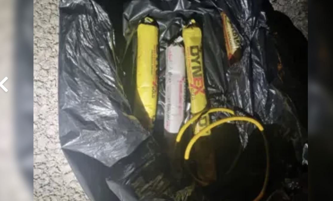 Araçta 4 Patlayıcı Ele Geçirildi