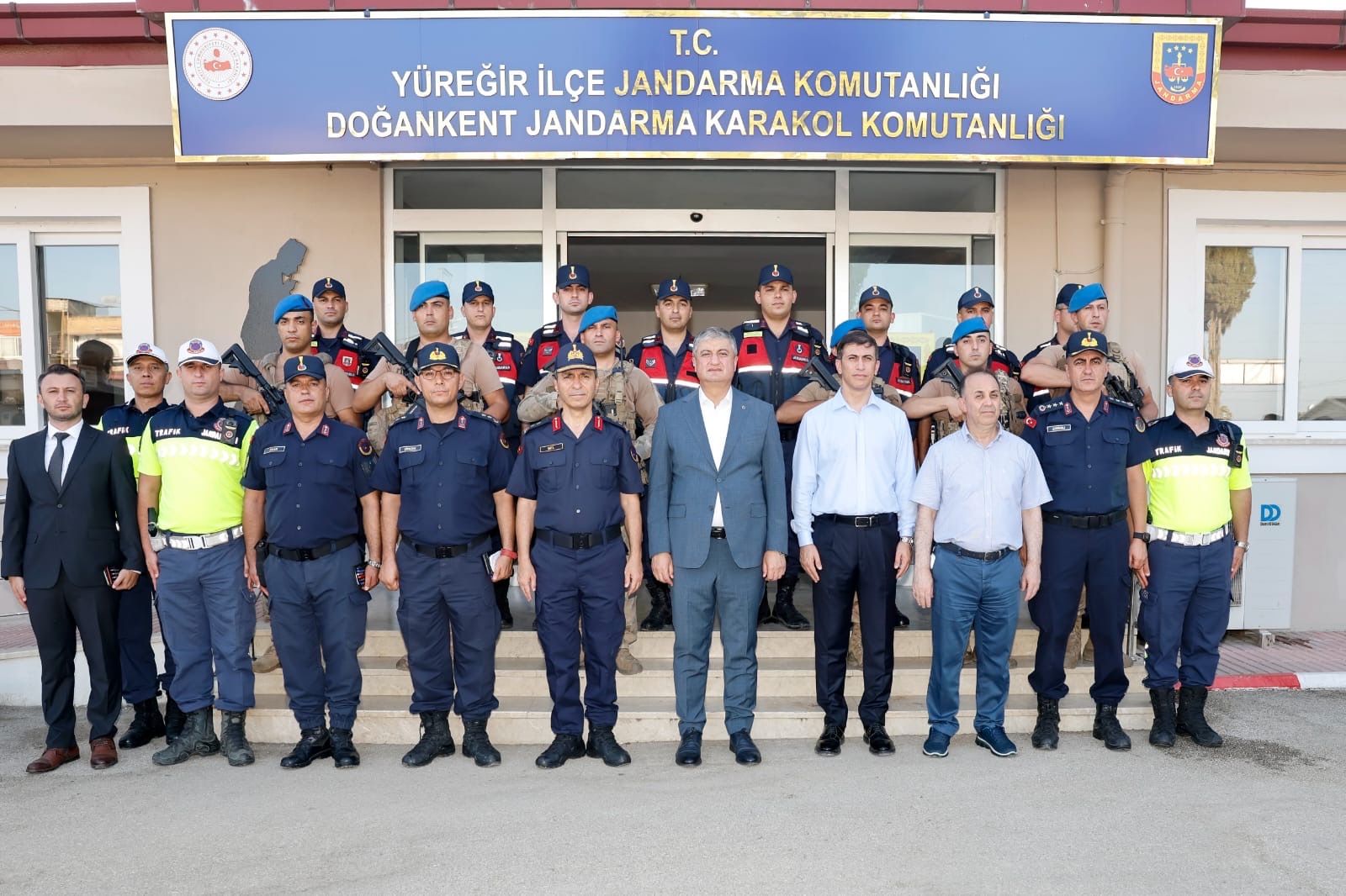 VALİ MUSTAFA YAVUZ, DOĞANKENT MAHALLESİ’NDE ESNAFIMIZLA BULUŞTU, JANDARMA PERSONELİMİZİ ZİYARET ETTİ
