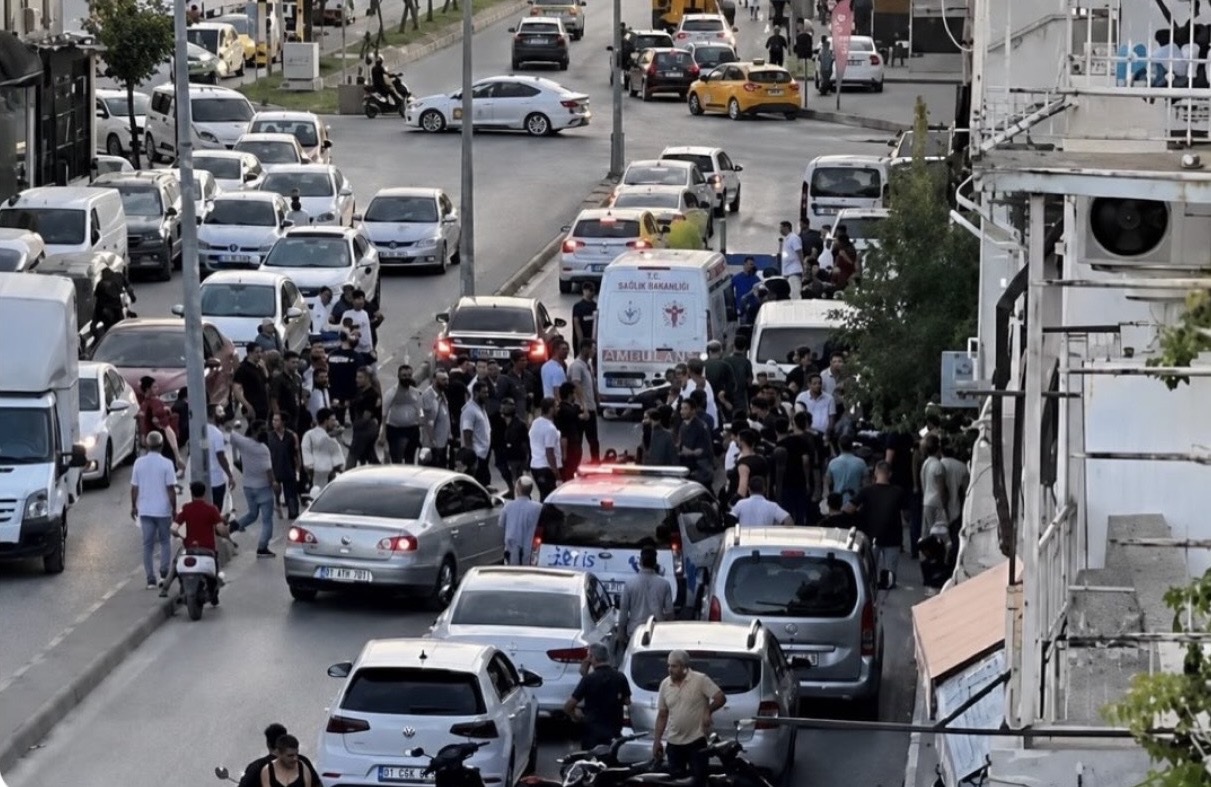 Çatışmada Yoldan Geçen Gariban Öldü