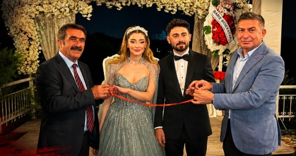 Bülbül Ailesinin Mutlu Günü: Simge ile Gürkan Nişanlandı