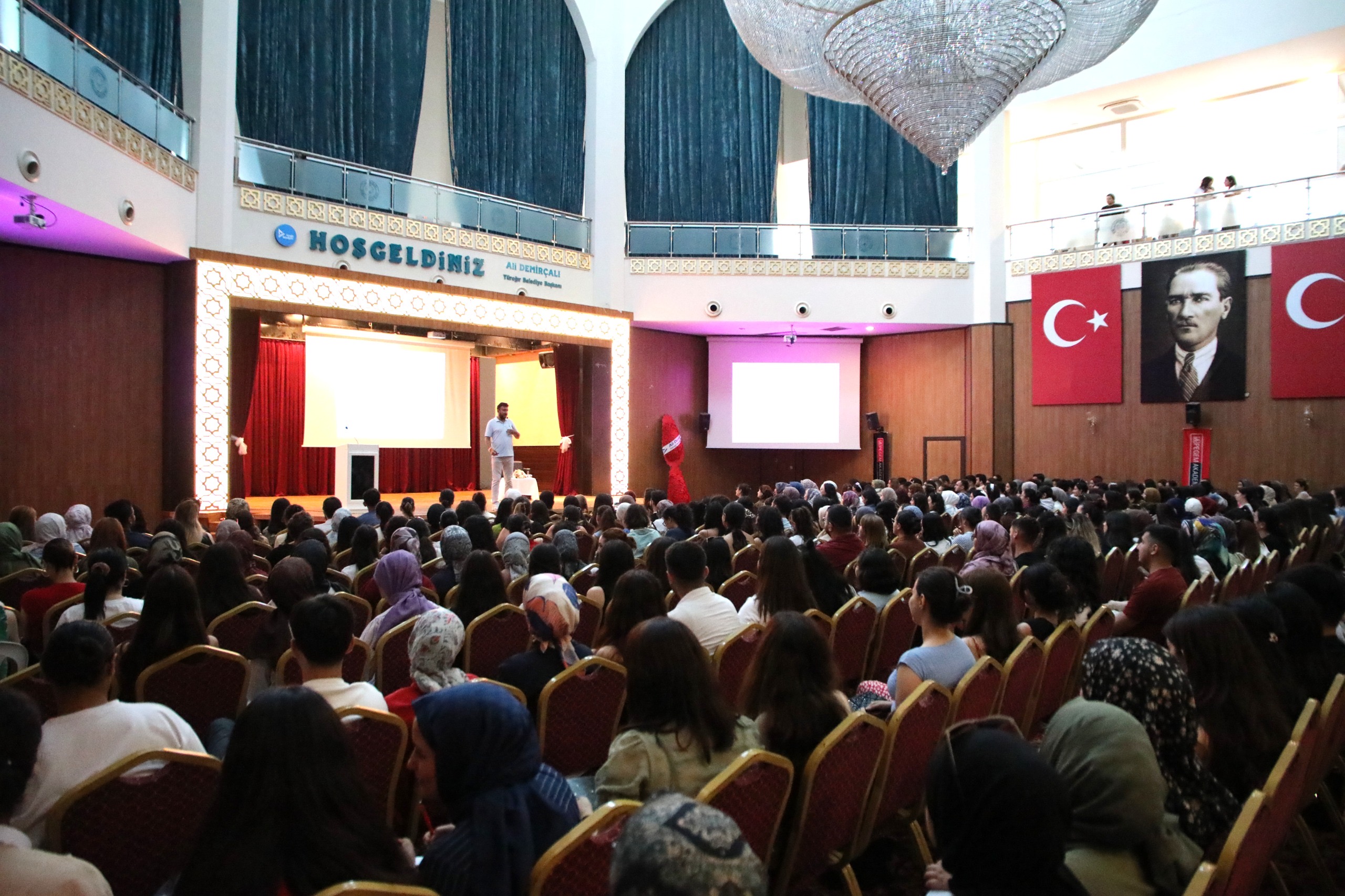 YÜREĞİR’DE KPSS VE MEB-AGS SEMİNERİ