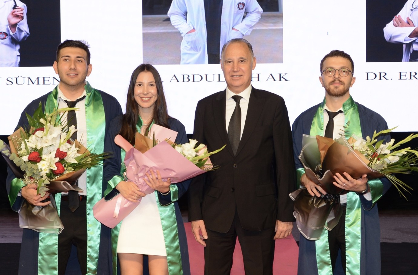 257 Hekim Yemin Ederek Mezun Oldu