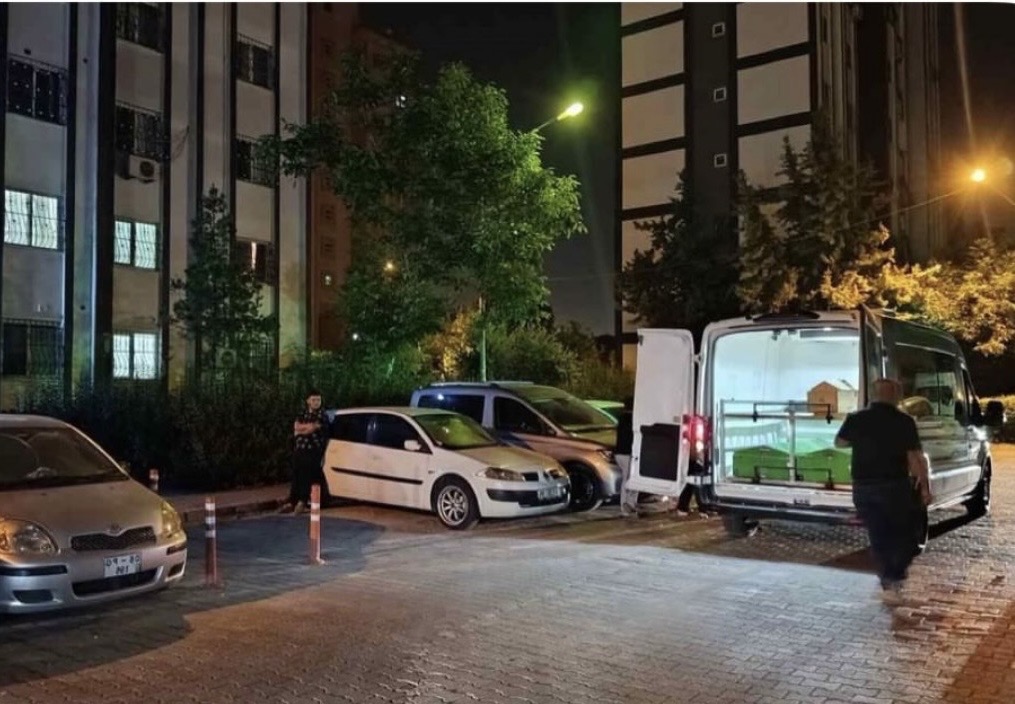 Boşanma Aşamasındaki Eşini Öldürdü