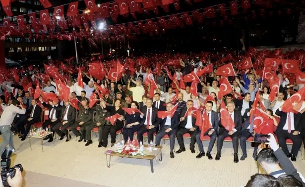 Uğur Mumcu’da Demokrasi Nöbeti