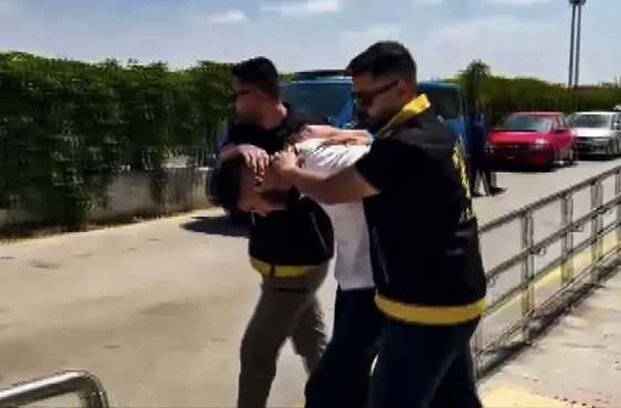 Çarşaf Giyip İş Yerini Kurşunladı