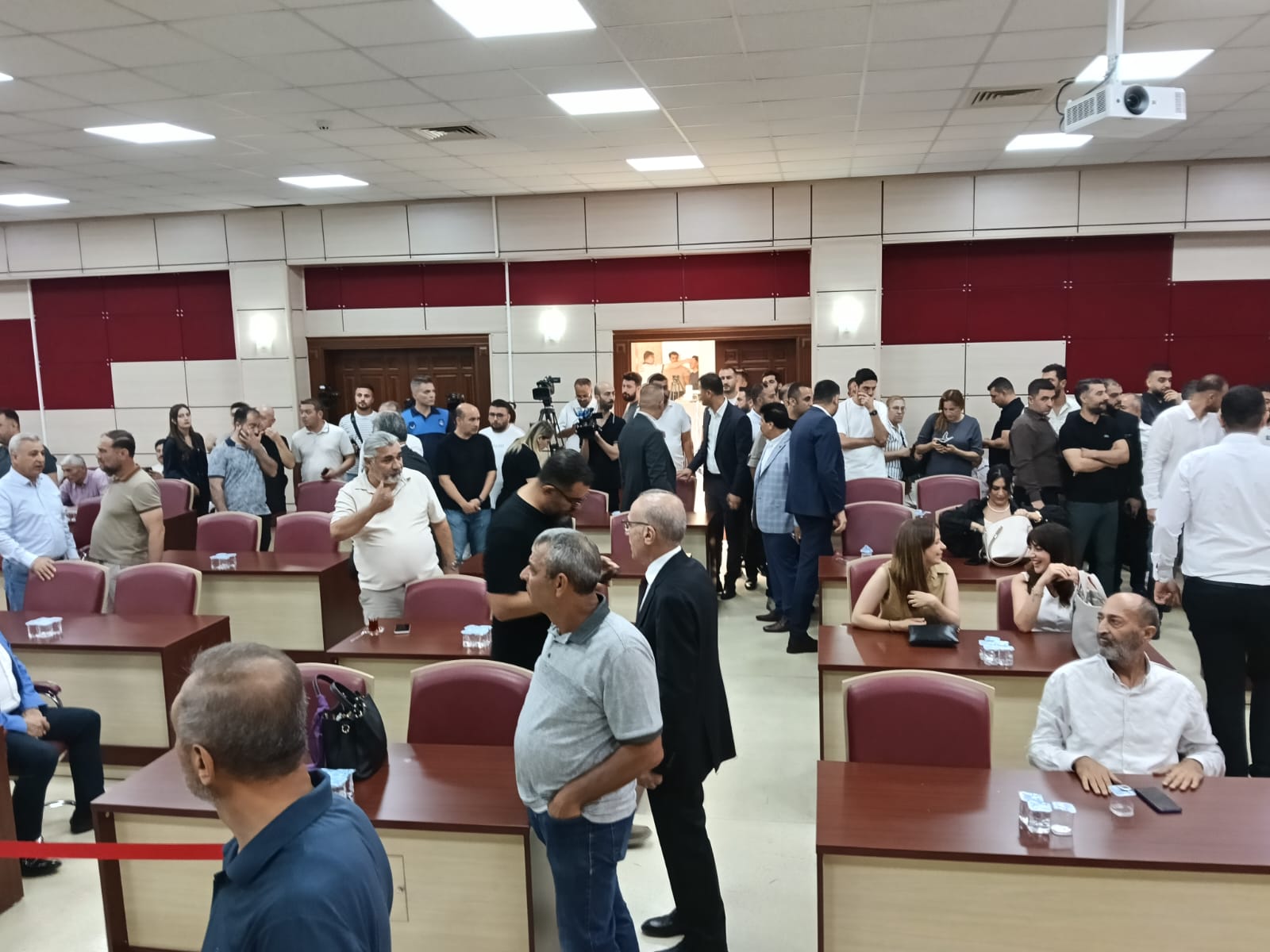 CHP KENDİ KENDİNİ İNKAR ETTİ!