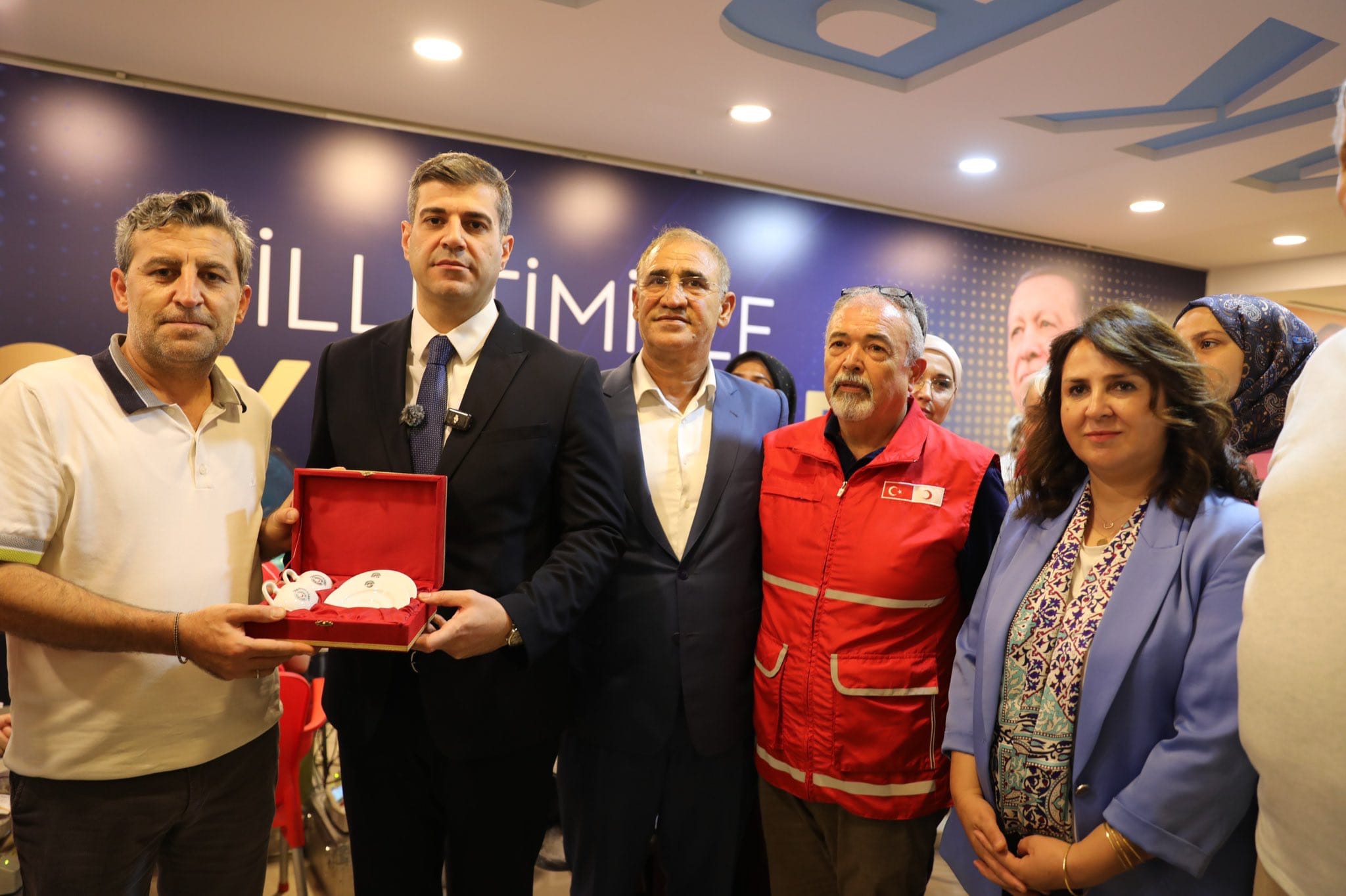 AK PARTİ ADANA TEŞKİLATINDAN “BİRBİRİMİZE CANDAN BAĞLIYIZ” KAN KAMPANYASINA DESTEK