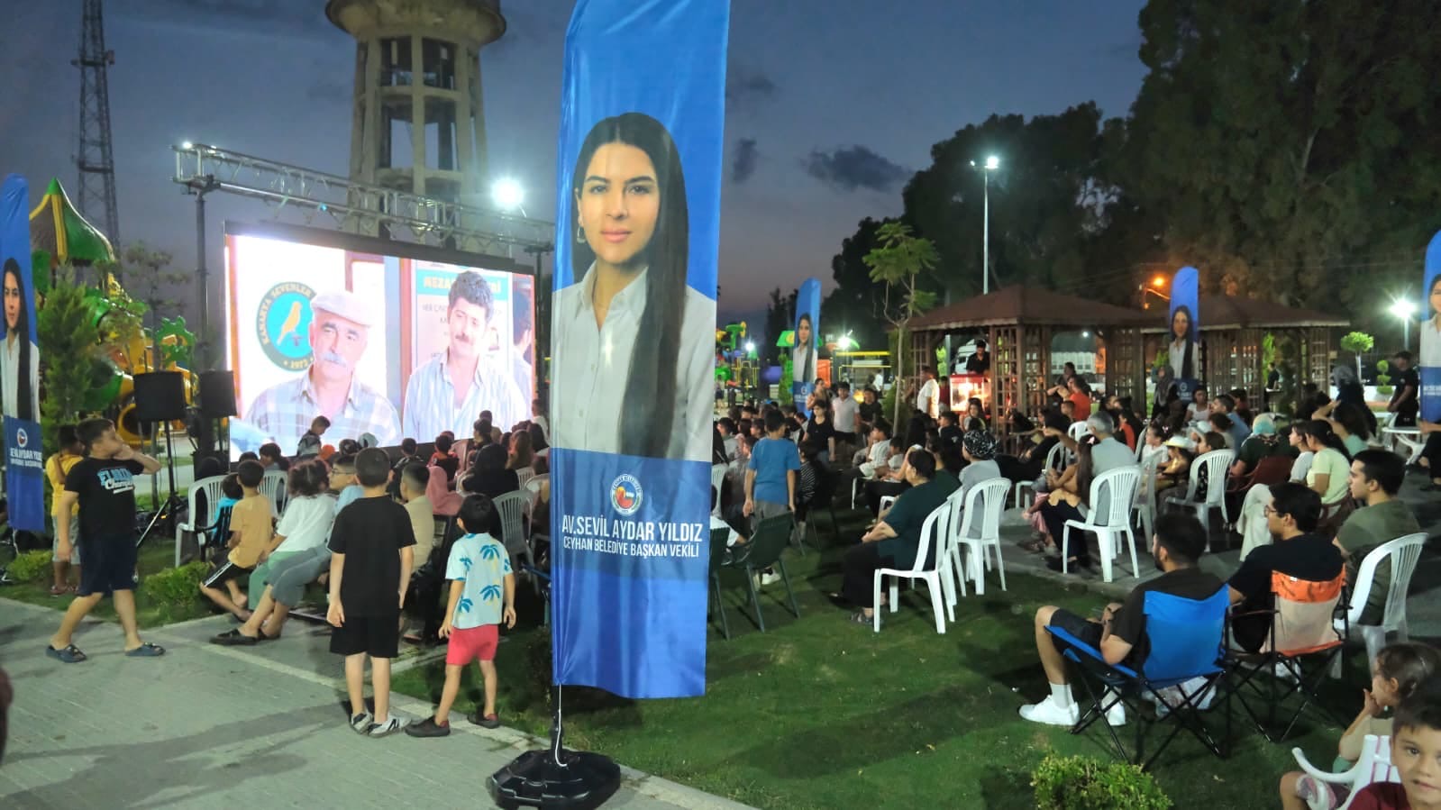 Ceyhan’da Açık Hava Sineması Keyfi İki Farklı Parkta Devam Ediyor