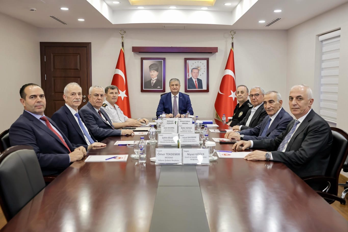 VALİ MUSTAFA YAVUZ ODA, BORSA VE BİRLİK BAŞKANLARIYLA BİR ARAYA GELDİ