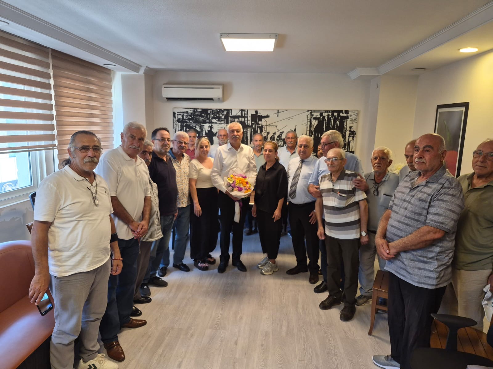 Emeklilerden Zeydan Karalar’a Teşekkür ve Destek Ziyareti