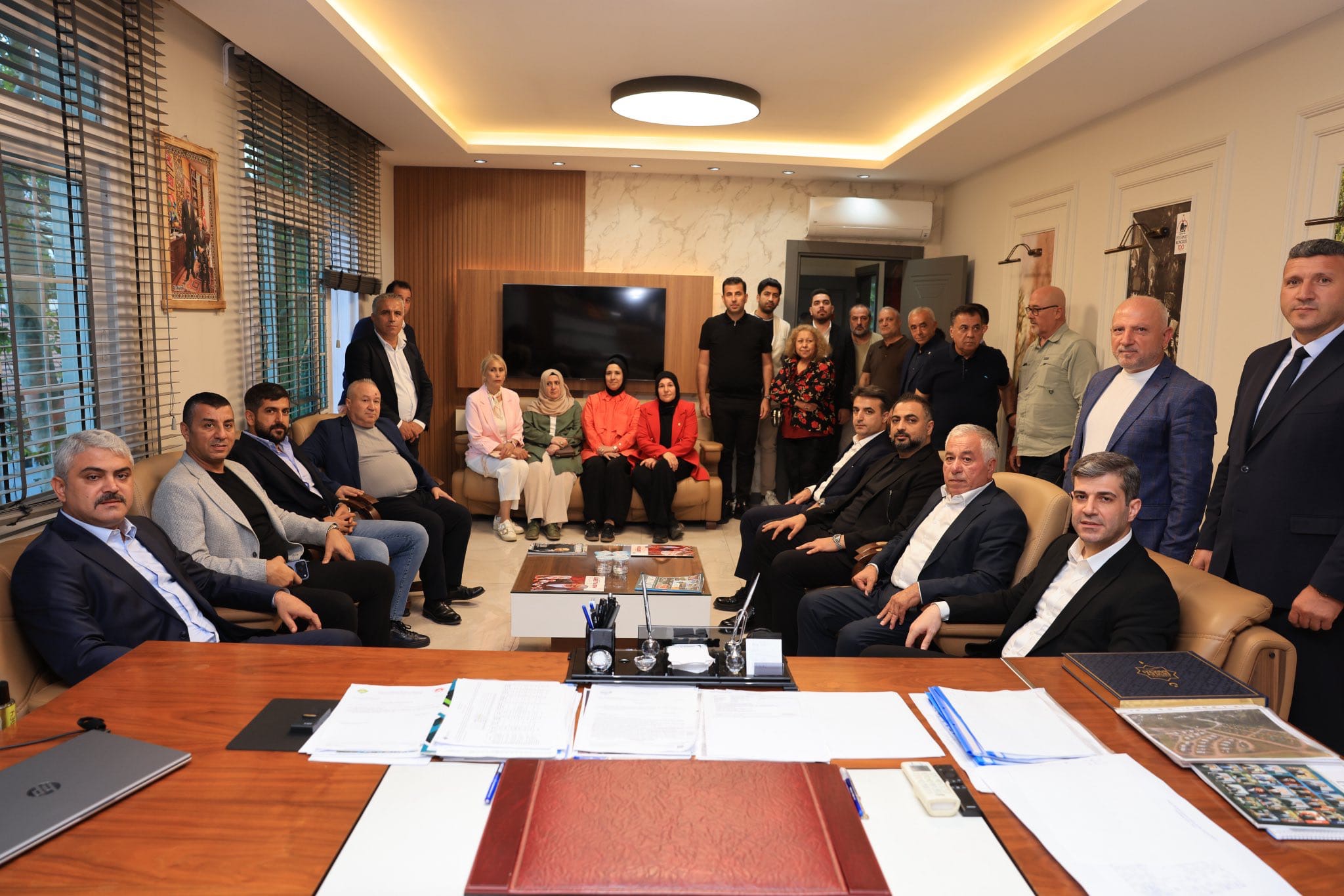 AK PARTİ ADANA’DA İLÇE İLÇE GÖNÜL MESAİSİ SÜRÜYOR