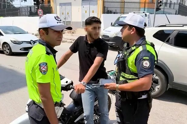 Kurnaz (!) Sürücü Uygulamadan Kaçamadı