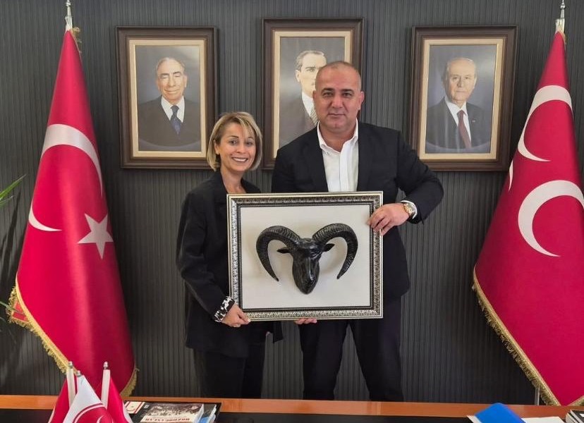 Koç Başlı Hediye Dikkat Çekti: Ayşe Yaşar’dan Hakan Yıldırım’a Ziyaret