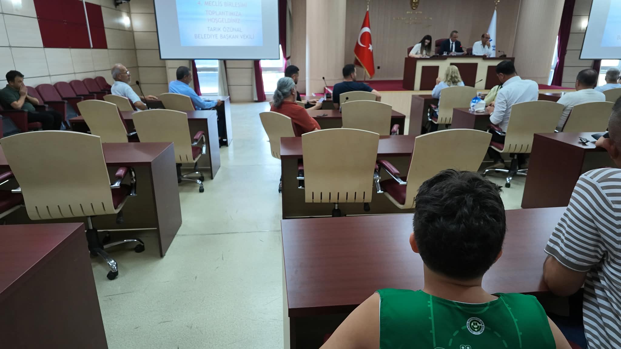 YÜREĞİR BELEDİYE MECLİSİ’NDE GERGİNLİK!