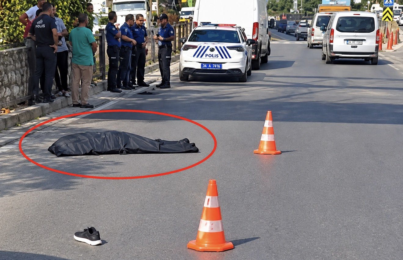 Üstgeçitten Düşüp Minibüsün Altında Kaldı