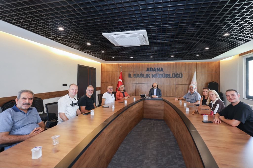 Dr. Halil Nacar,  muhtarları dinliyor