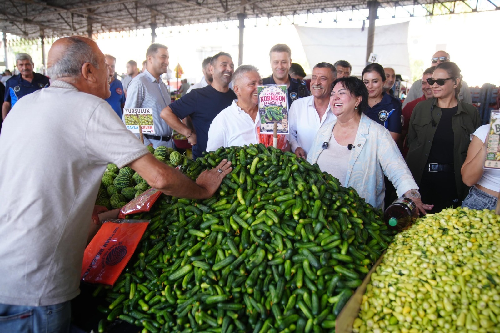 BAŞKAN VEKİLİ AKKAN’DAN DENİZLİ SEMT PAZARI’NA ZİYARET